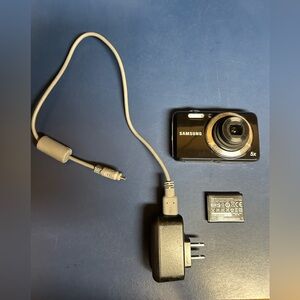 Samsung ES80 12MP 5x Optical Zoom Digital Camera  Black Tested , Charger SDcard